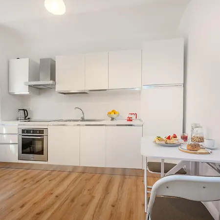 Elieli Apartment *